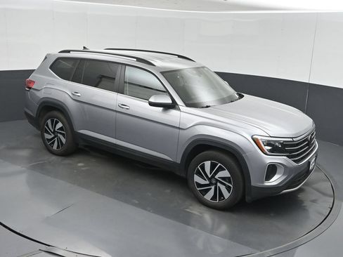 Used 2025 Volkswagen Atlas SE FWD image 35