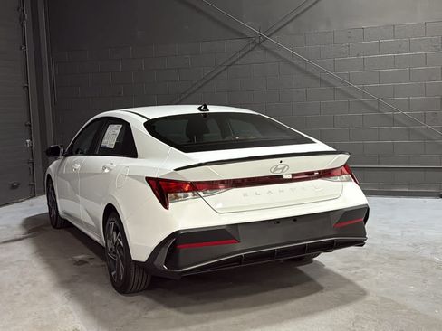 Used 2025 Hyundai Elantra Sport FWD image 6