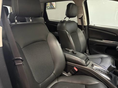 Used 2019 Dodge Journey Crossroad w/ Nav & Sun Group image 29
