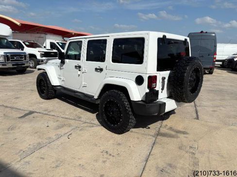 Used 2016 Jeep Wrangler Unlimited Sahara w/ Connectivity Group AWD/4WD image 6