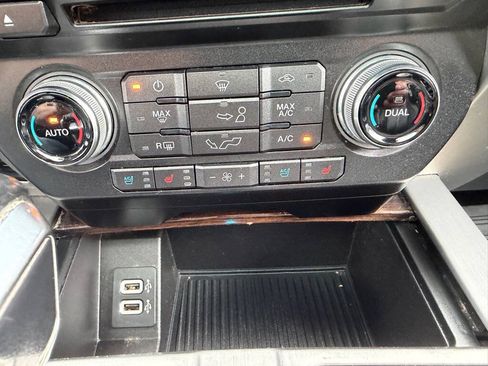 Used 2017 Ford F150 Platinum w/ Equipment Group 701A Luxury AWD/4WD image 26