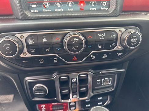 Used 2022 Jeep Wrangler Unlimited Rubicon w/ Cold Weather Group image 19