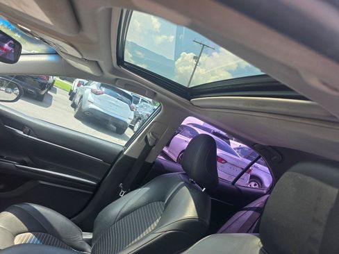 Used 2018 Toyota Camry SE w/ Audio Package FWD image 6