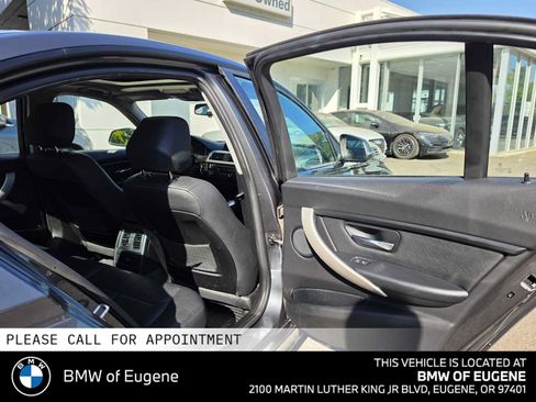 Used 2018 BMW 320i xDrive Sedan w/ Convenience Package AWD/4WD image 14