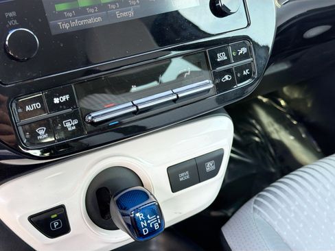 Used 2017 Toyota Prius One image 30