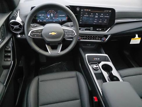 New 2026 Chevrolet Equinox LT w/ Convenience Package II AWD/4WD image 3