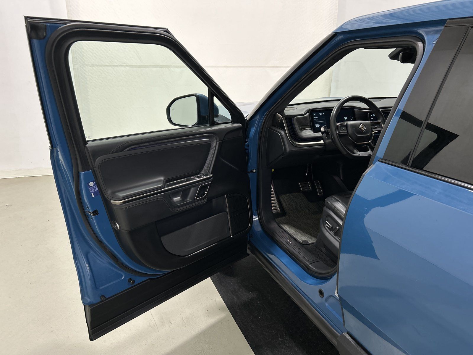 Used 2022 Rivian R1T Adventure AWD/4WD image 16