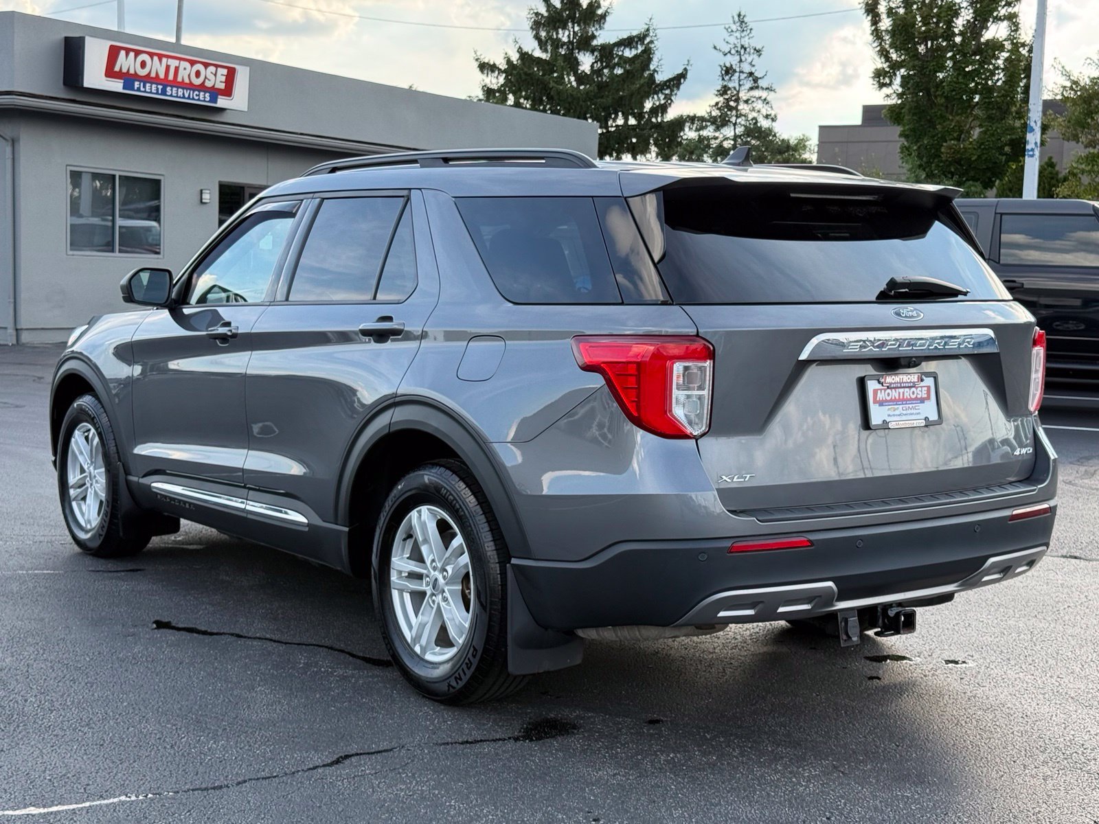 Used 2022 Ford Explorer XLT w/ Equipment Group 202A AWD/4WD image 6