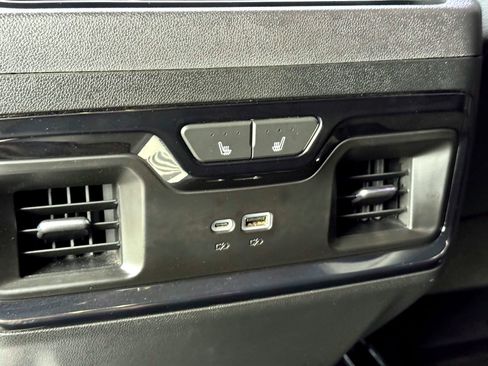 Used 2024 GMC Sierra 1500 AT4 w/ Technology Package AWD/4WD image 23