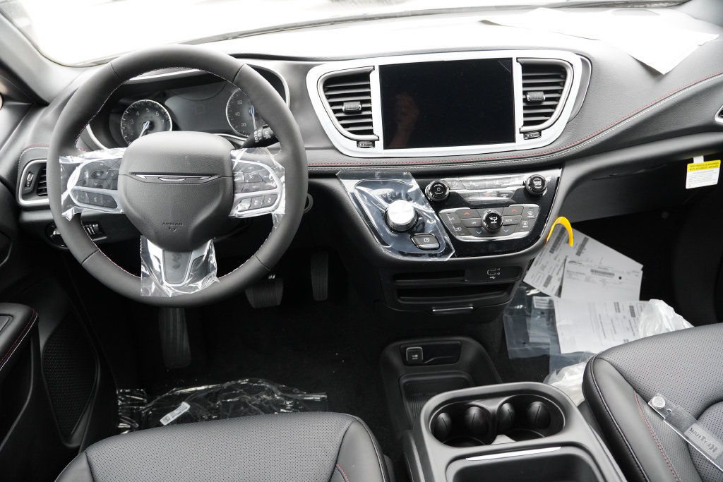 New 2027 Chrysler Pacifica Select AWD/4WD image 15