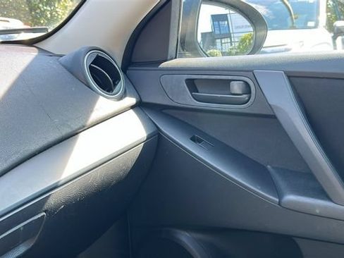 Used 2010 MAZDA MAZDA3 i Sport FWD image 16