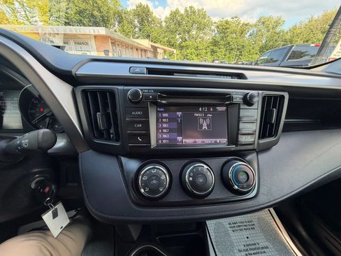 Used 2018 Toyota RAV4 LE w/ All Weather Liner Package AWD/4WD image 24