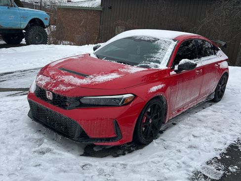 Used 2024 Honda Civic Type R image 1