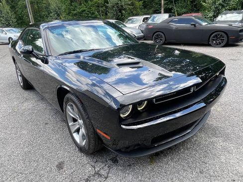 Used 2018 Dodge Challenger SXT image 17