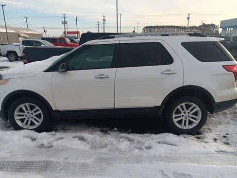 Used 2013 Ford Explorer XLT w/ Class III Trailer Tow Pkg image 4