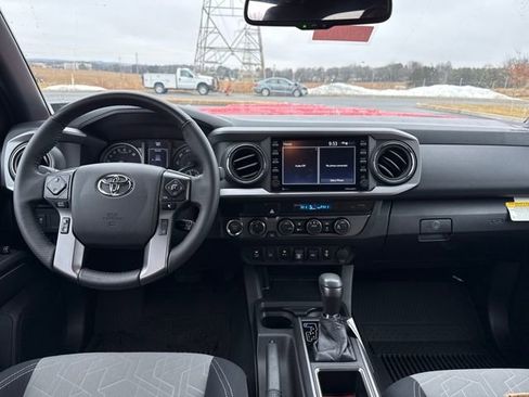 Certified 2022 Toyota Tacoma TRD Off-Road w/ Technology Package image 19