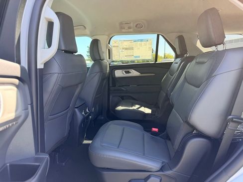 New 2026 Ford Explorer Active RWD image 11