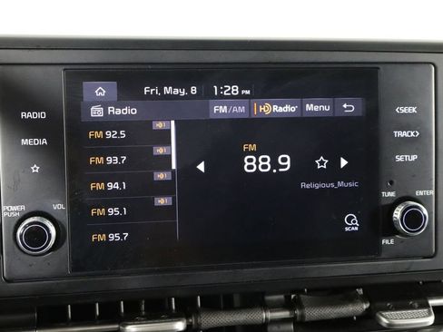 Used 2022 Kia Carnival LX FWD image 29