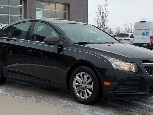Used 2011 Chevrolet Cruze LS w/ Connectivity Package image 9