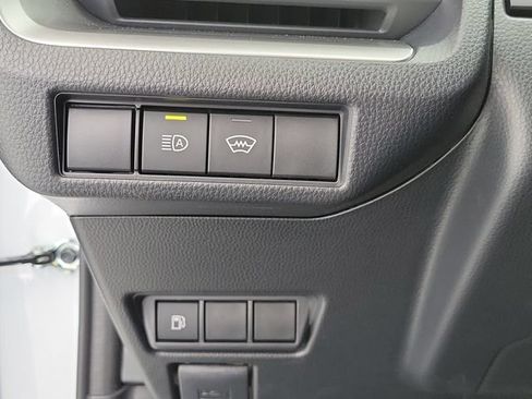 Used 2025 Toyota Prius LE FWD image 31