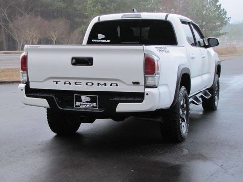 Used 2020 Toyota Tacoma TRD Off-Road w/ Technology Package image 12