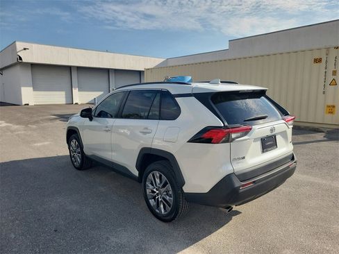 Used 2023 Toyota RAV4 XLE Premium image 6