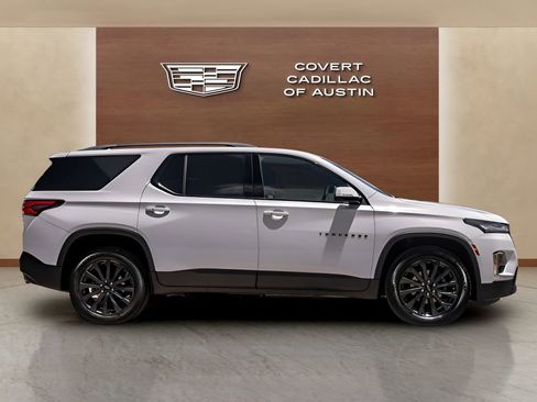 Used 2023 Chevrolet Traverse RS FWD image 5