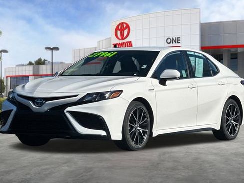 Used 2021 Toyota Camry SE image 9