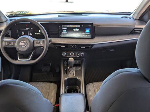 Used 2025 Nissan Kicks SV w/ SV Premium Package image 23