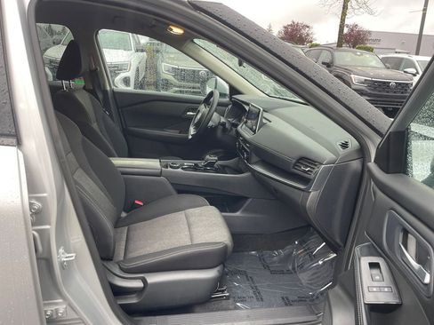 Used 2024 Nissan Rogue SV AWD/4WD image 10