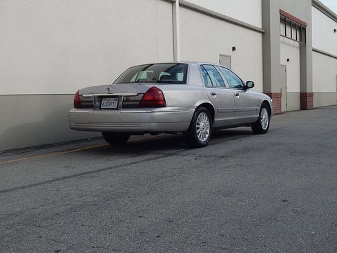 Used 2009 Mercury Grand Marquis LS image 3