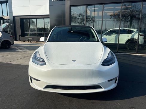 Used 2021 Tesla Model Y Long Range image 3