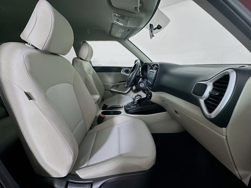 Used 2020 Kia Soul LX image 29