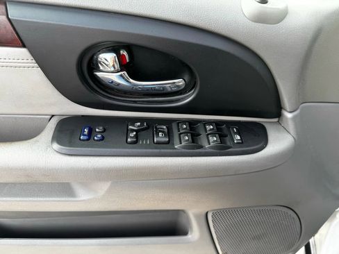 Used 2006 GMC Envoy SLT image 15