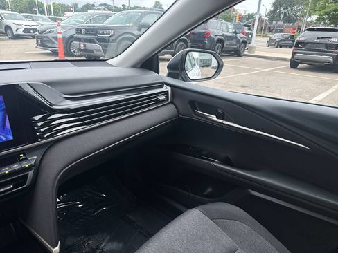 Used 2025 Toyota Camry LE FWD image 28