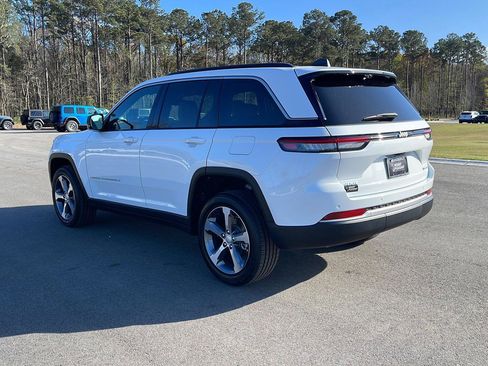 New 2026 Jeep Grand Cherokee Limited w/ Luxury Tech Group II AWD/4WD image 8