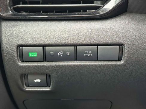 Certified 2025 Nissan Sentra SV image 19