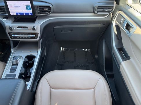 Used 2023 Ford Explorer XLT w/ Equipment Group 202A image 14