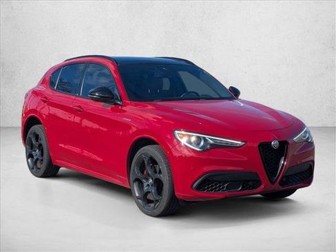 Used 2022 Alfa Romeo Stelvio Veloce image 3
