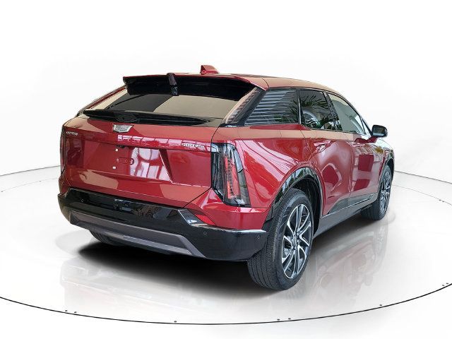 Used 2025 Cadillac Optiq Sport 2 w/ LPO, Floor Liner Package AWD/4WD image 4