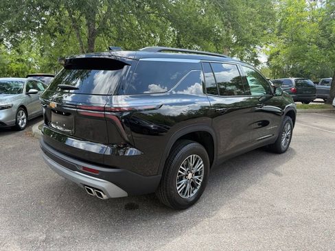 Used 2025 Chevrolet Traverse LT FWD image 6
