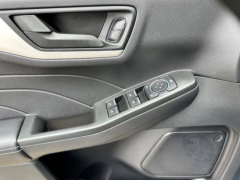 Used 2022 Ford Escape SE image 11