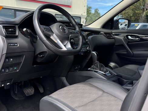 Used 2022 Nissan Rogue Sport SV w/ Technology Package image 15