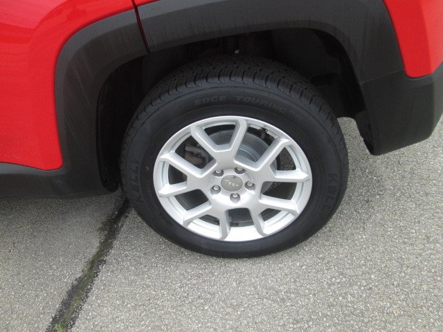 Used 2020 Jeep Renegade Latitude w/ Cold Weather Group AWD/4WD image 8