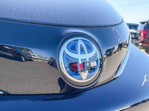 Used 2025 Toyota Sienna Limited AWD/4WD image 12