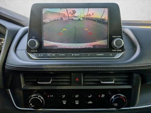 Used 2023 Nissan Rogue S image 13