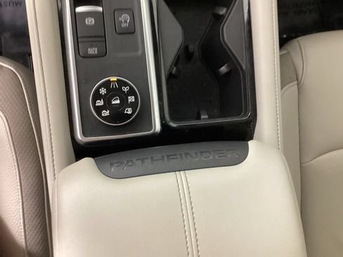 Used 2022 Nissan Pathfinder SL AWD/4WD image 27