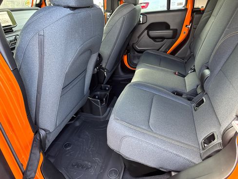 New 2025 Jeep Gladiator Sport image 19