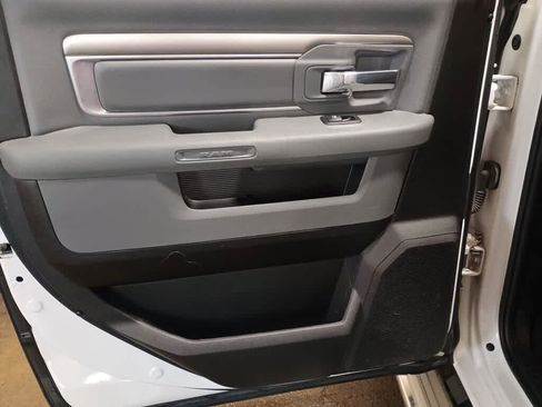 Used 2019 RAM 1500 Classic SLT AWD/4WD image 15