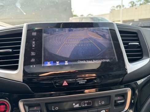 Used 2016 Honda Pilot Touring image 23